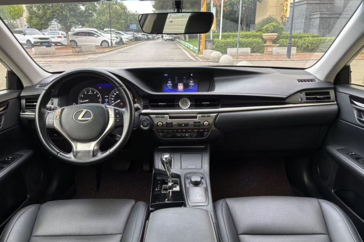 Used Lexus ES 2014 250 Elite Edition Interior 2