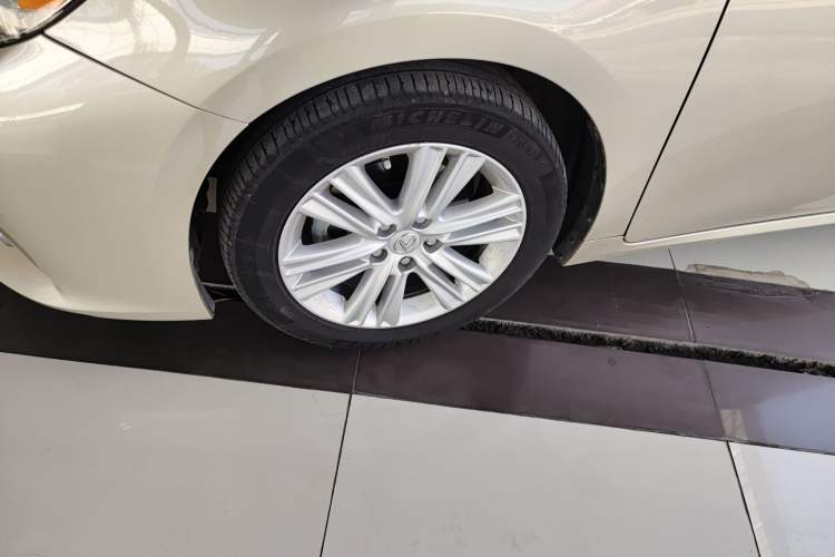 Used Lexus ES 2014 250 Elite Edition Left Front Wheel Hub