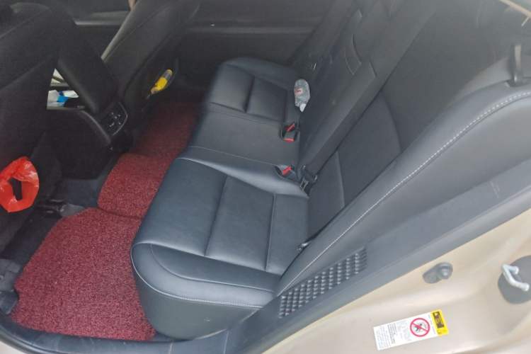 Used Lexus ES 2014 300h Elite Edition Left Rear Seat