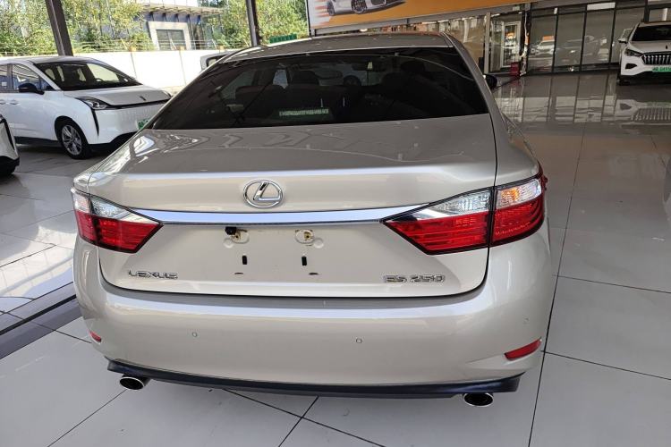 Used Lexus ES 2014 250 Elite Edition Rear