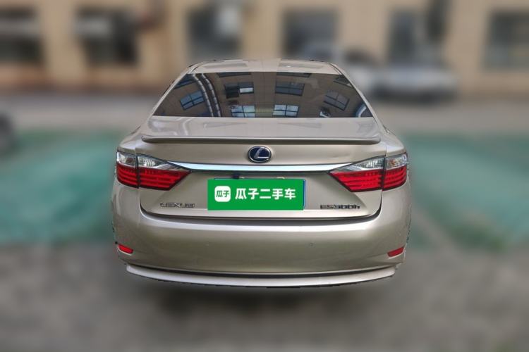 Used Lexus ES 2014 300h Elite Edition Rear