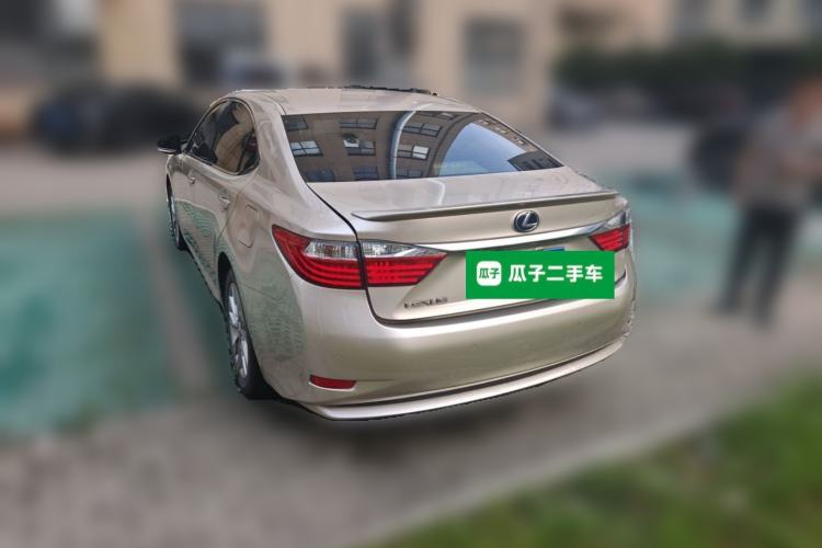 Used Lexus ES 2014 300h Elite Edition Rear Left 45 Deg