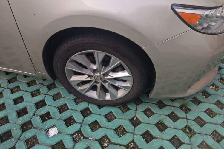 Used Lexus ES 2014 300h Elite Edition Right Front Wheel Hub