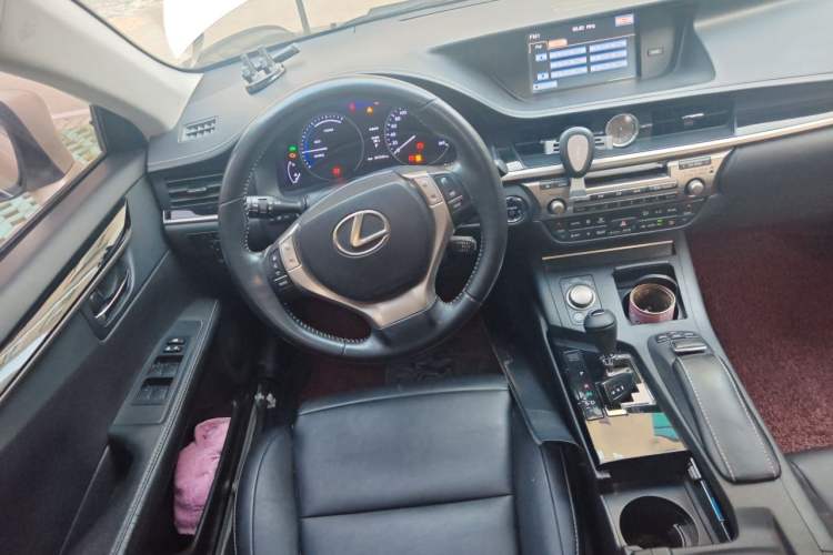 Used Lexus ES 2014 300h Elite Edition Steering Wheel