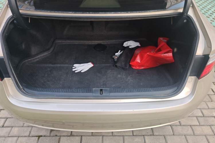 Used Lexus ES 2014 300h Elite Edition Trunk