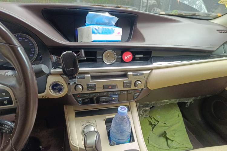 Used Lexus ES 2015 300h Comfort Edition Audio And AC Panel
