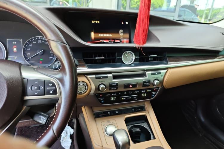 Used Lexus ES 2015 250 Elegant Edition Audio And AC Panel