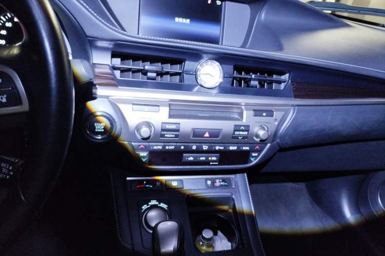 Used Lexus ES 2015 250 Elegant Edition Audio And AC Panel
