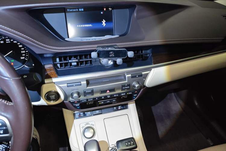 Used Lexus ES 2015 250 Elegant Edition Audio And AC Panel