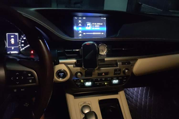 Used Lexus ES 2015 300h Comfort Edition Audio And AC Panel