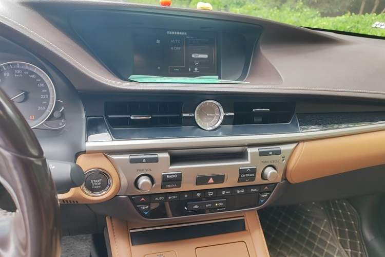 Used Lexus ES 2015 200 Comfort Edition Audio And AC Panel