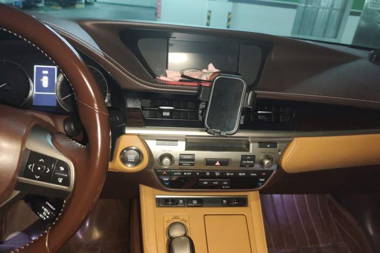 Used Lexus ES 2015 250 Elegant Edition Audio And AC Panel
