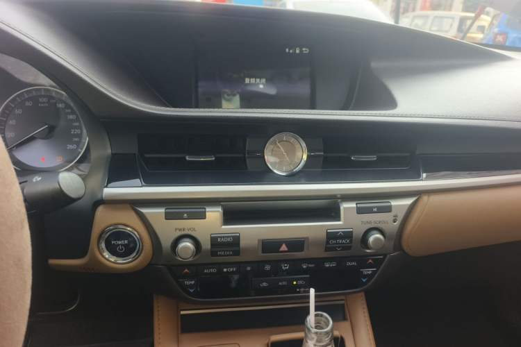Used Lexus ES 2015 300h Comfort Edition Audio And AC Panel