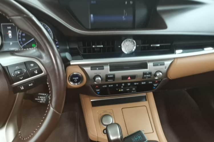 Used Lexus ES 2015 300h Comfort Edition Audio And AC Panel