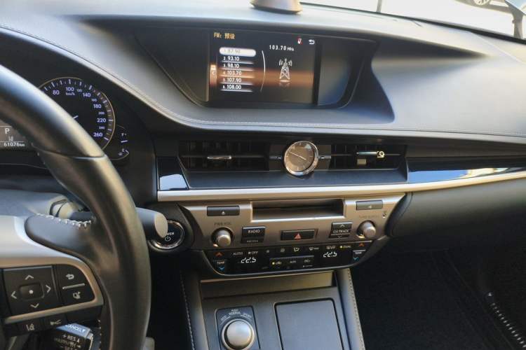 Used Lexus ES 2015 300h Comfort Edition Audio And AC Panel