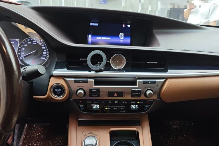 Used Lexus ES 2015 300h Comfort Edition Audio And AC Panel