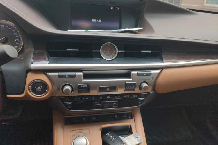 Used Lexus ES 2015 250 Elegant Edition Audio And AC Panel