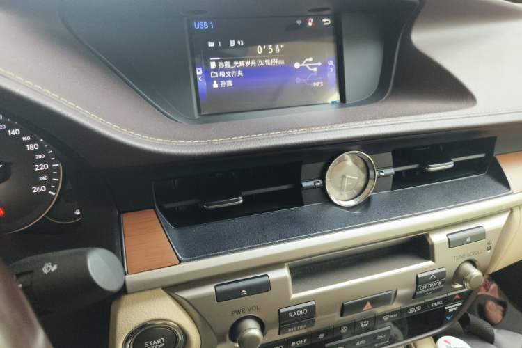 Used Lexus ES 2015 250 Elegant Edition Audio And AC Panel