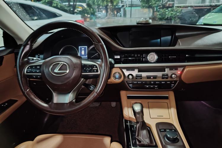 Used Lexus ES 2015 200 Elite Edition Center Console