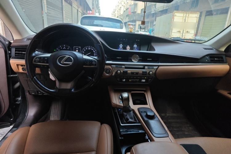 Used Lexus ES 2015 200 Elite Edition Center Console