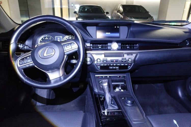 Used Lexus ES 2015 250 Elegant Edition Center Console