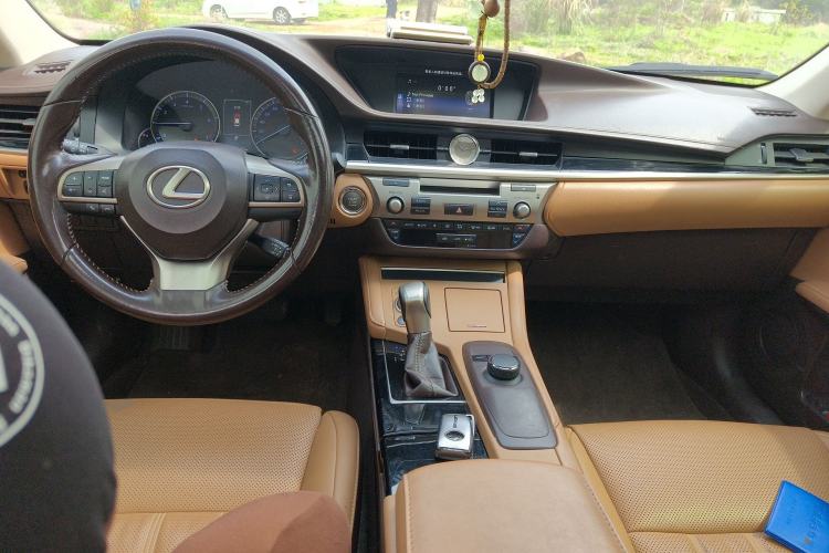 Used Lexus ES 2015 200 Elite Edition Center Console