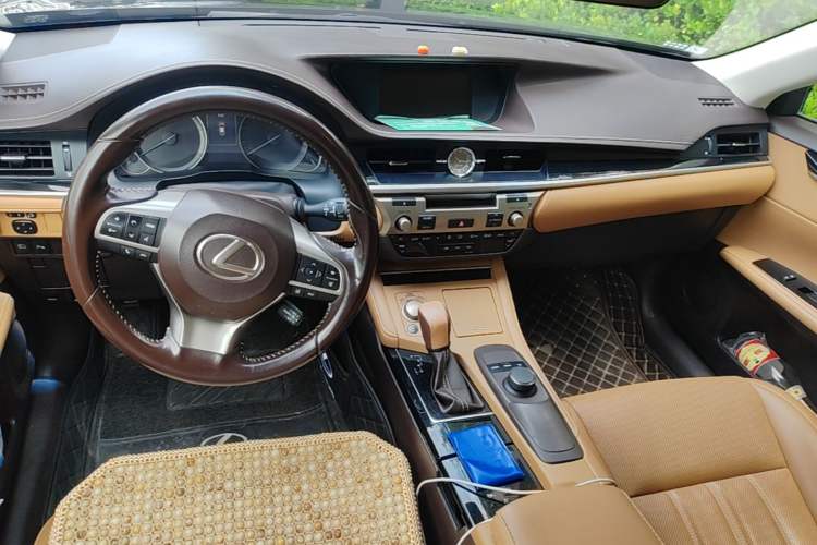 Used Lexus ES 2015 200 Comfort Edition Center Console