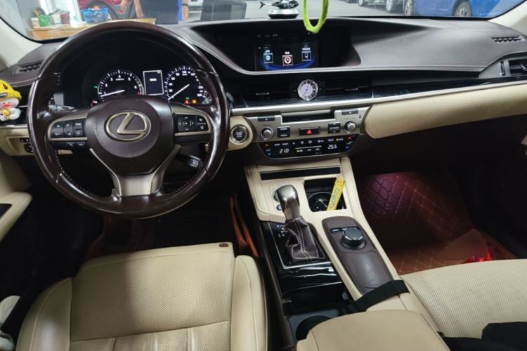 Used Lexus ES 2015 200 Elite Edition Center Console
