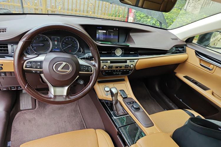Used Lexus ES 2015 200 Elite Edition Center Console