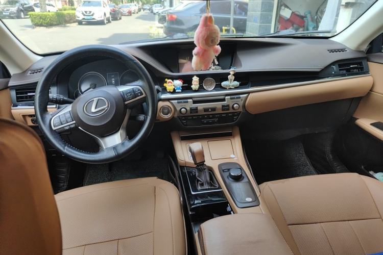 Used Lexus ES 2015 200 Elite Edition Center Console