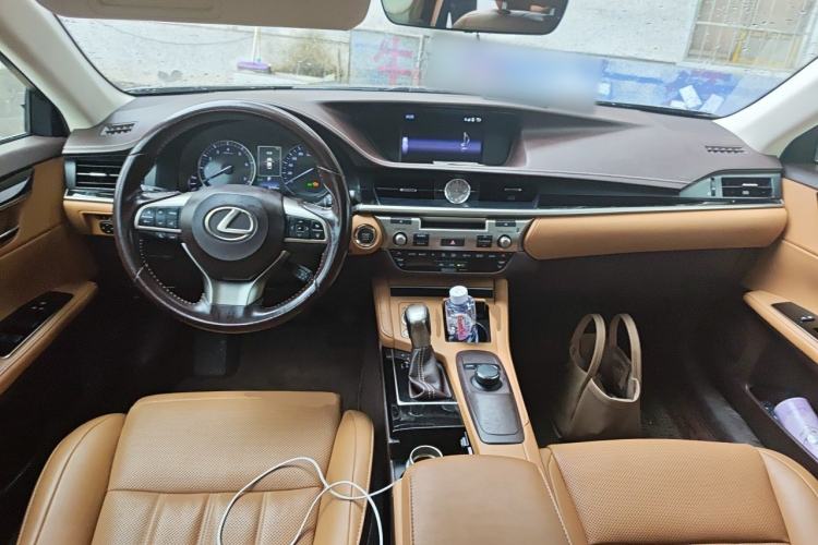 Used Lexus ES 2015 200 Elite Edition Center Console