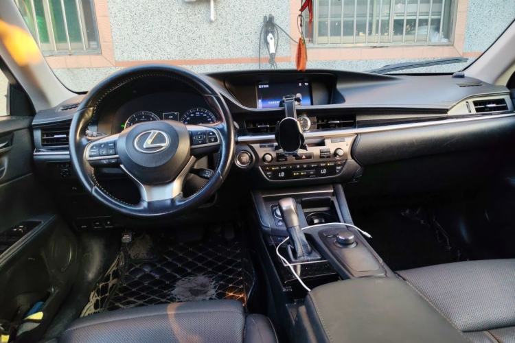 Used Lexus ES 2015 200 Elite Edition Center Console