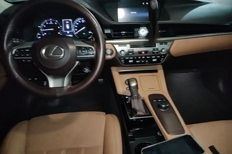 Used Lexus ES 2015 200 Elite Edition Center Console