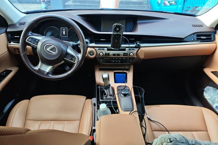 Used Lexus ES 2015 200 Elite Edition Center Console