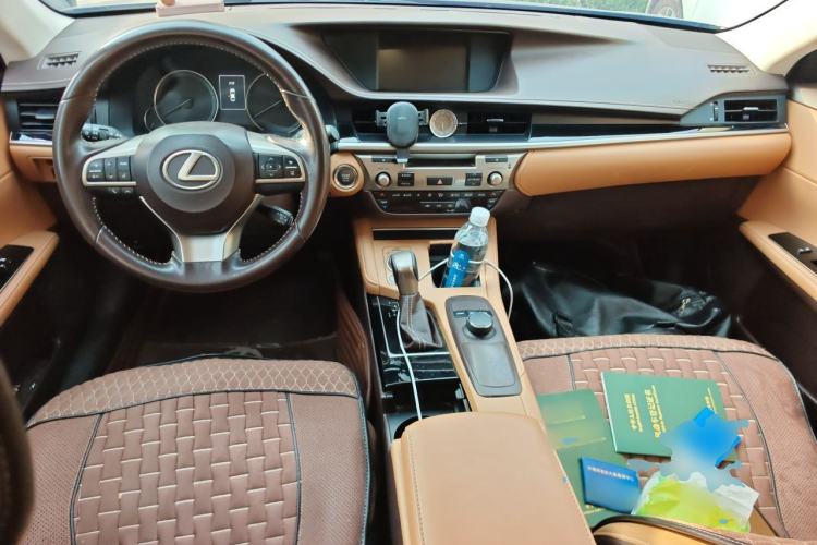 Used Lexus ES 2015 200 Elite Edition Center Console