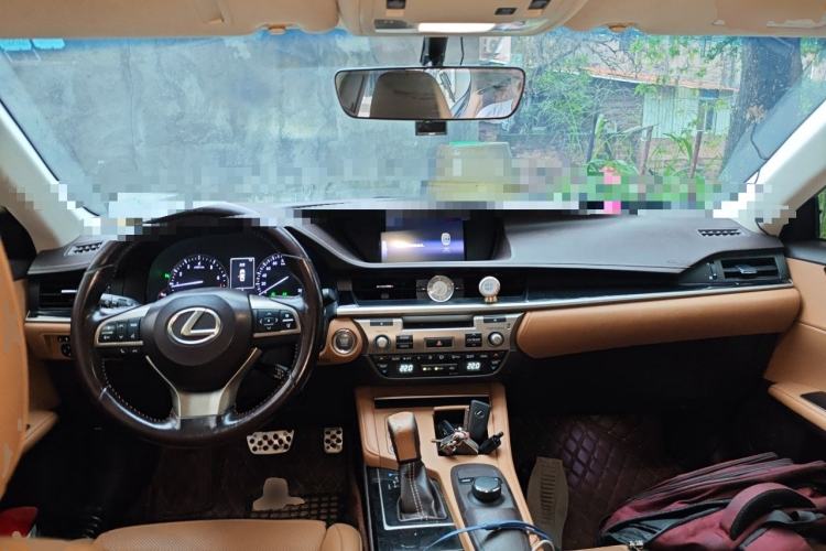 Used Lexus ES 2015 200 Elite Edition Center Console