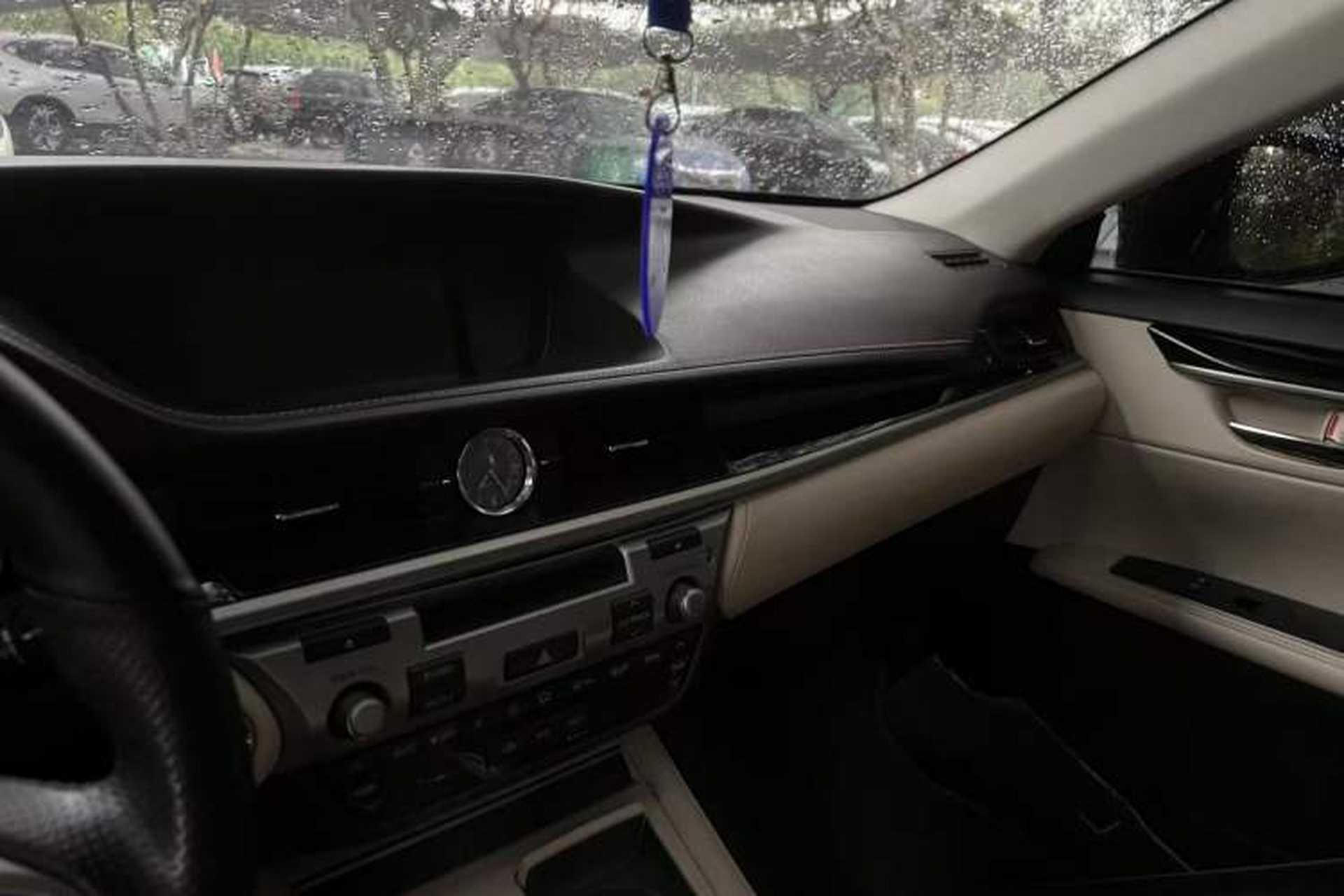 Used Lexus ES 2015 200 Elite Edition Center Console