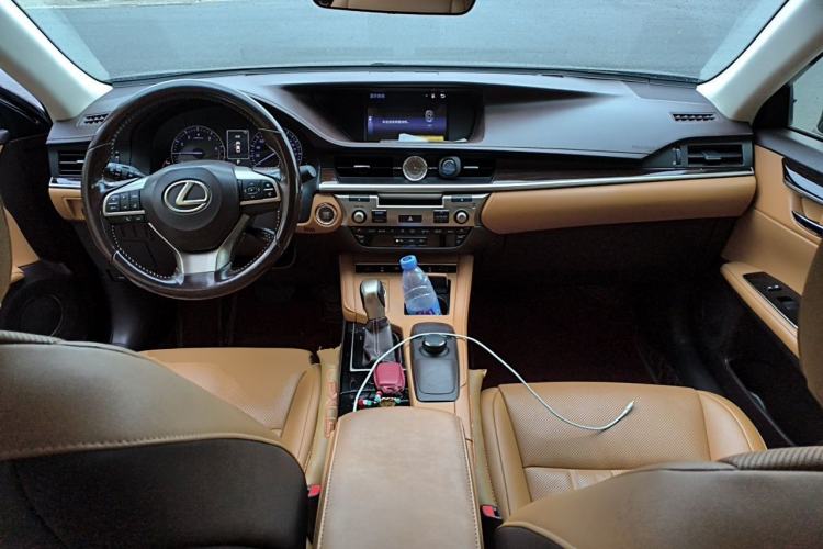 Used Lexus ES 2015 250 Elegant Edition Center Console