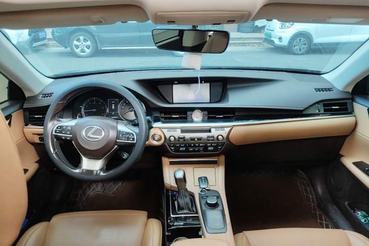 Used Lexus ES 2015 200 Elite Edition Center Console