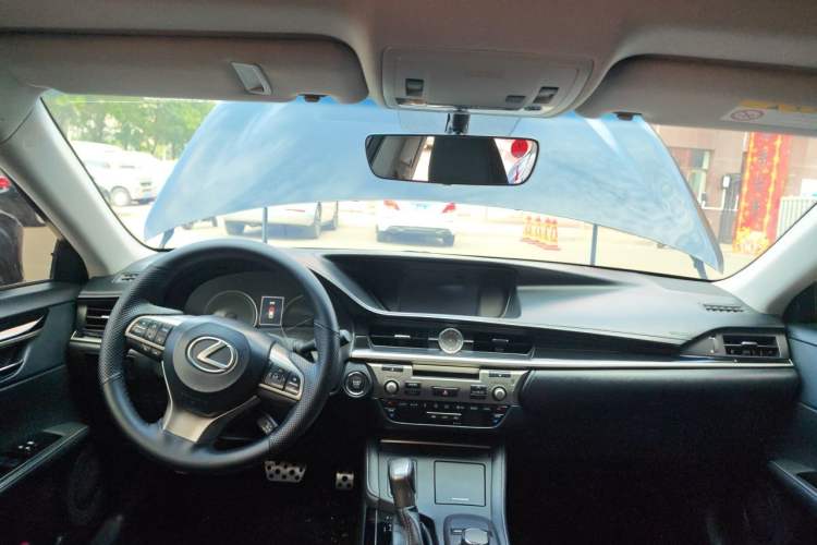 Used Lexus ES 2015 200 Comfort Edition Center Console