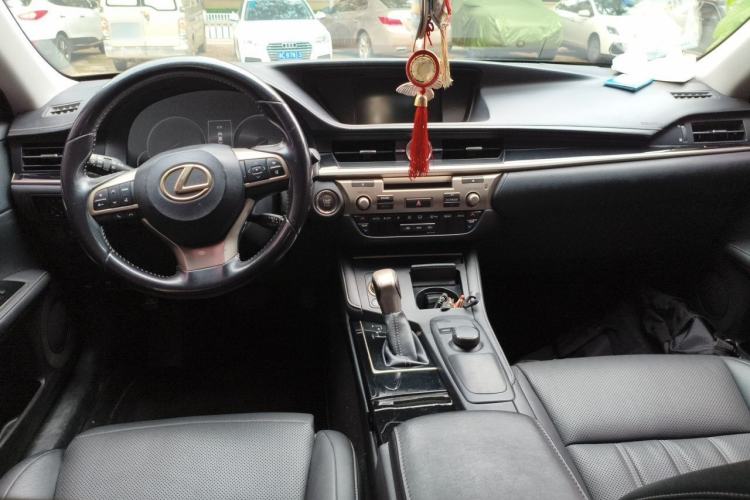 Used Lexus ES 2015 200 Elite Edition Center Console