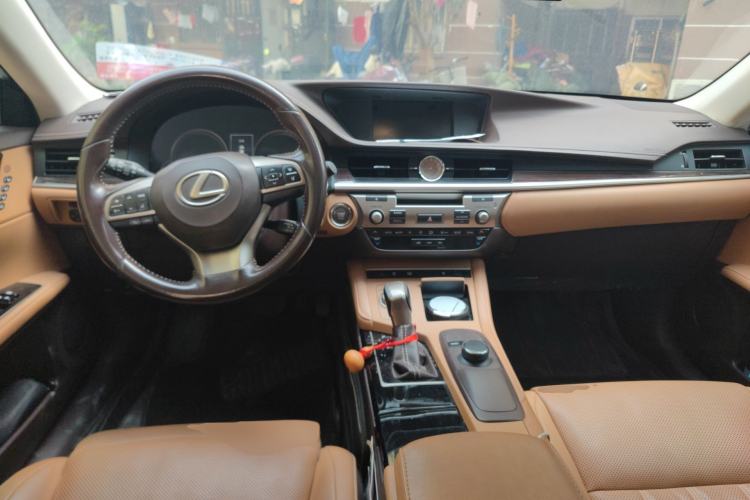 Used Lexus ES 2015 250 Elegant Edition Center Console
