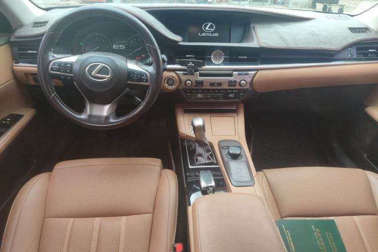 Used Lexus ES 2015 200 Elite Edition Center Console
