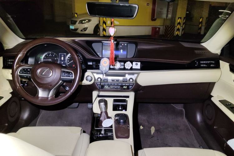 Used Lexus ES 2015 200 Elite Edition Center Console