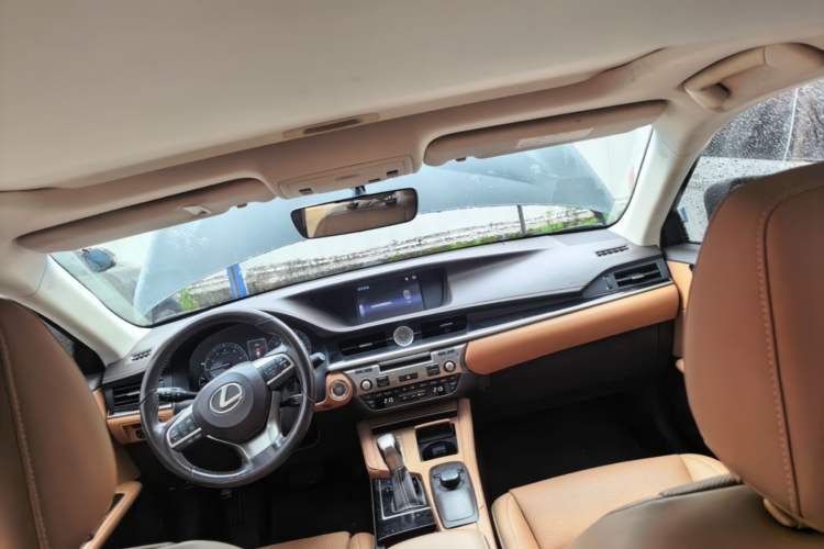 Used Lexus ES 2015 200 Elite Edition Center Console