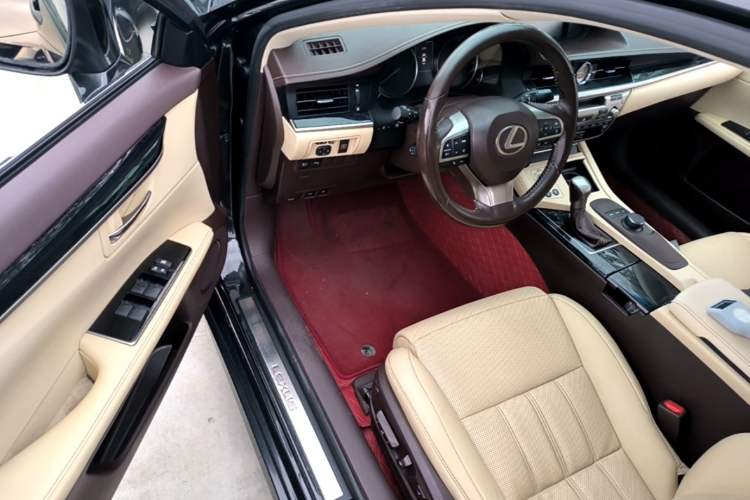 Used Lexus ES 2015 300h Comfort Edition Driver Seat
