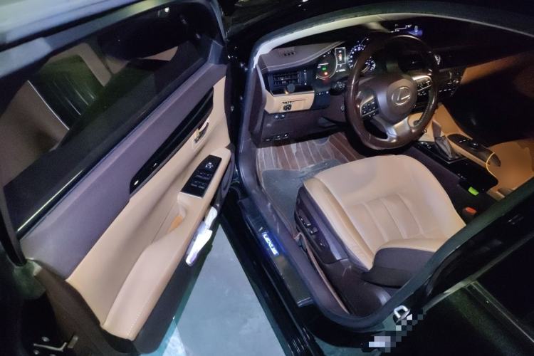 Used Lexus ES 2015 300h Comfort Edition Driver Seat