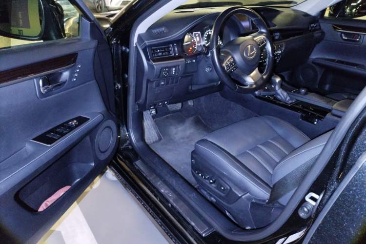 Used Lexus ES 2015 250 Elegant Edition Driver Seat