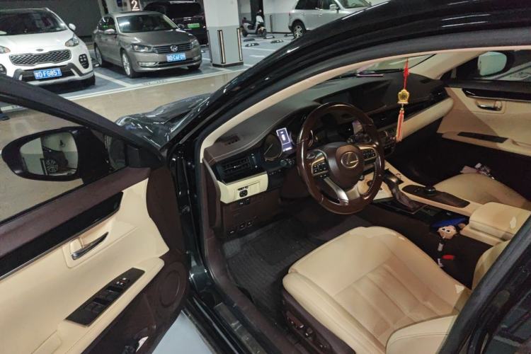 Used Lexus ES 2015 200 Comfort Edition Driver Seat