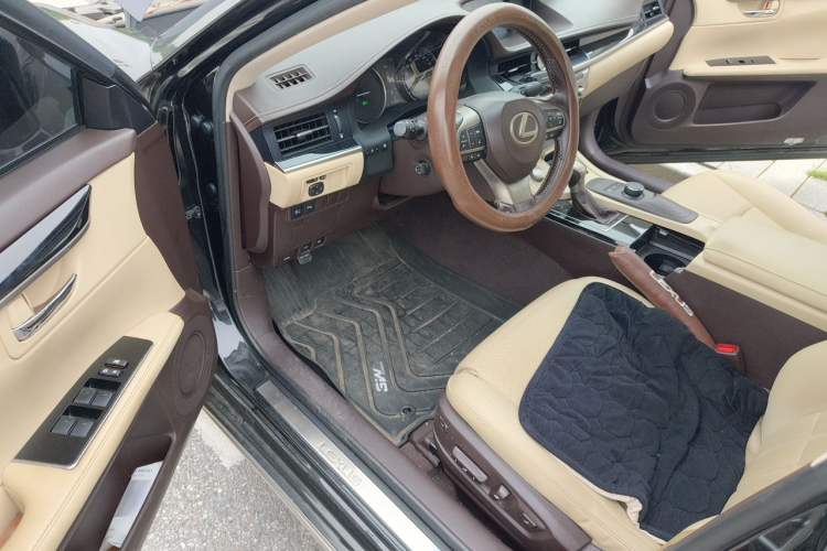 Used Lexus ES 2015 300h Comfort Edition Driver Seat
